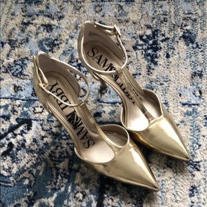 Gold metallic heels!